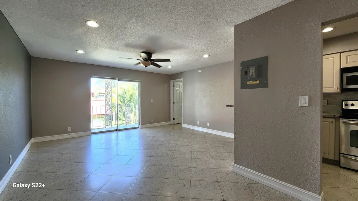 Photo 8 at 501 SE 8th Street, Deerfield Beach