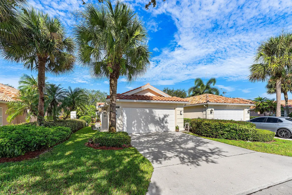 Driveway at 2689 Livingston Lane, West Palm Beach