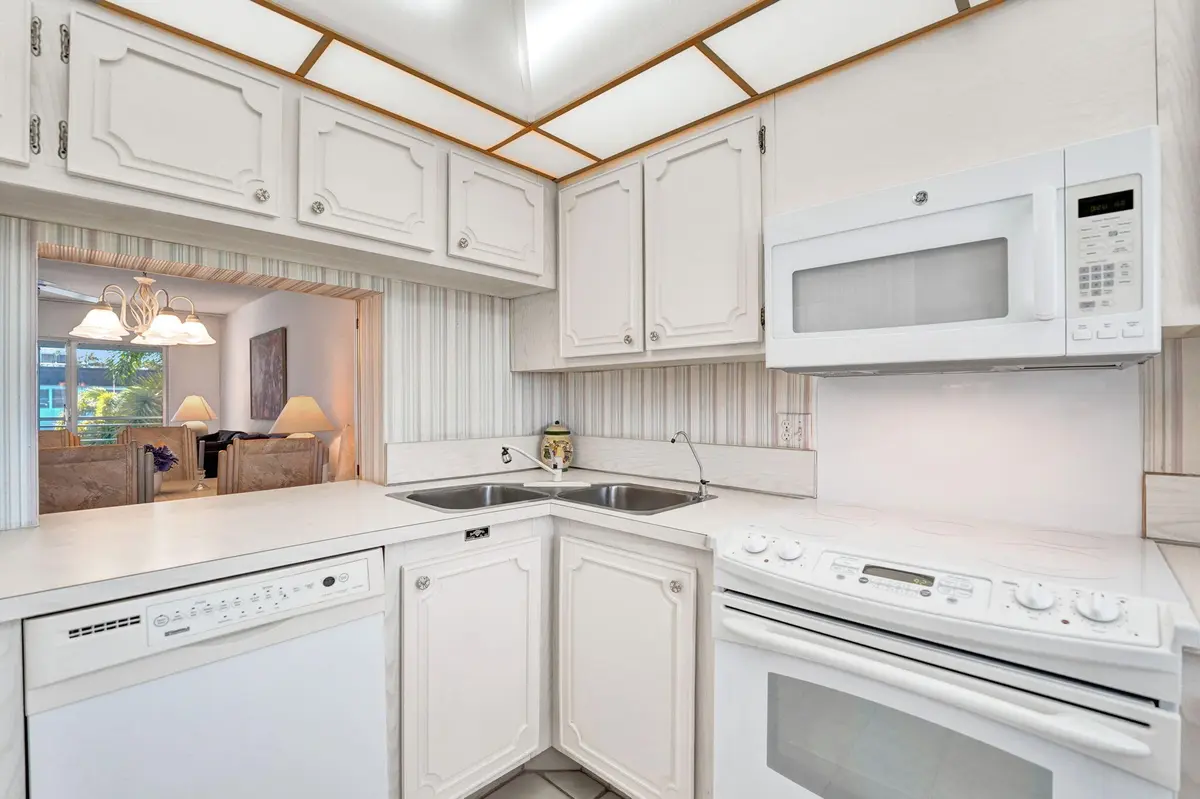 9-web-or-mls-DSC00221 at 1501 S OCEAN Boulevard 306, Lauderdale-By-The-Sea