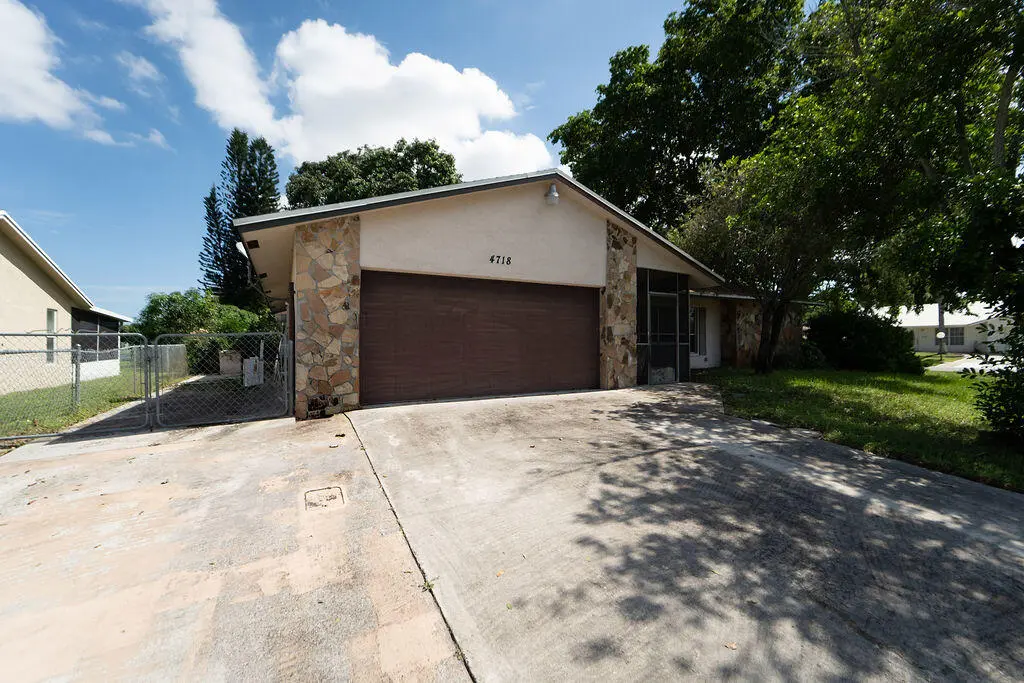 4718BluePineCircle-3 at 4718 Blue Pine Circle, Greenacres