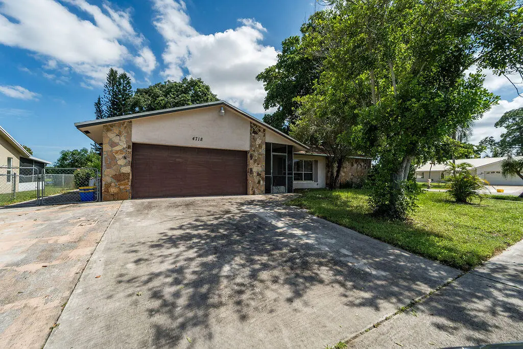 4718BluePineCircle-10 at 4718 Blue Pine Circle, Greenacres