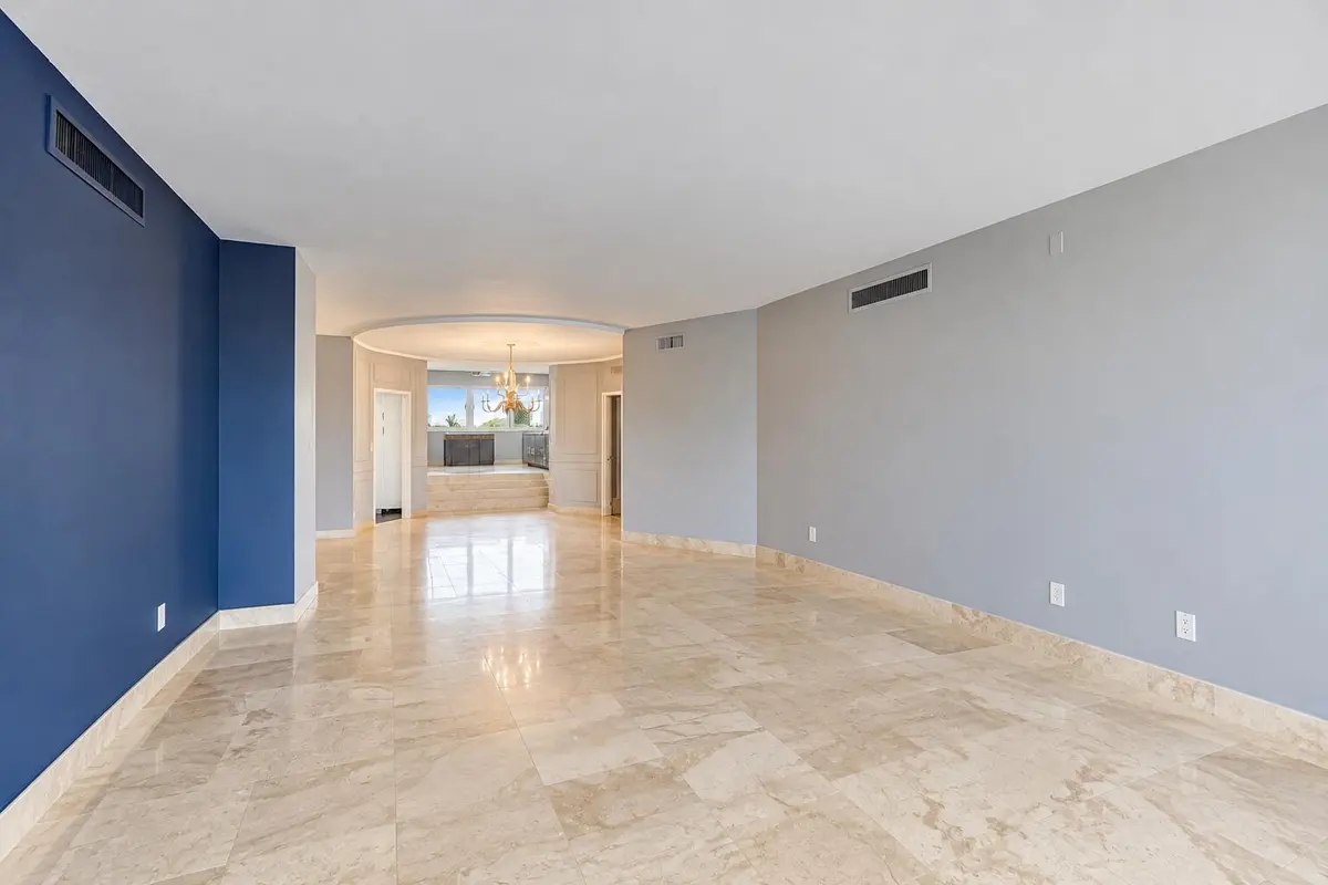 ef286a8e-3d73-4541-80e7-5ce82eb80f36 at 333 SUNSET Drive 207, Fort Lauderdale