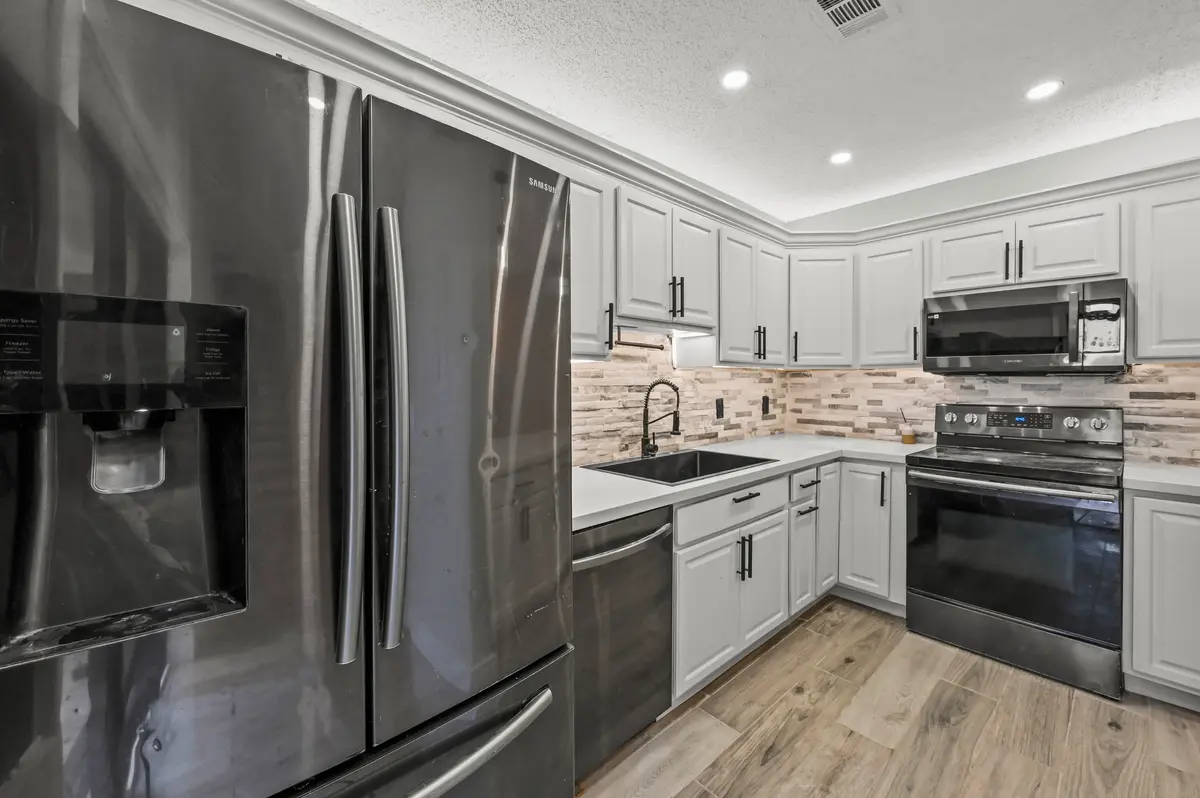 Kitchen at 301 MIRAMAR Lane C1, Palm Beach Gardens