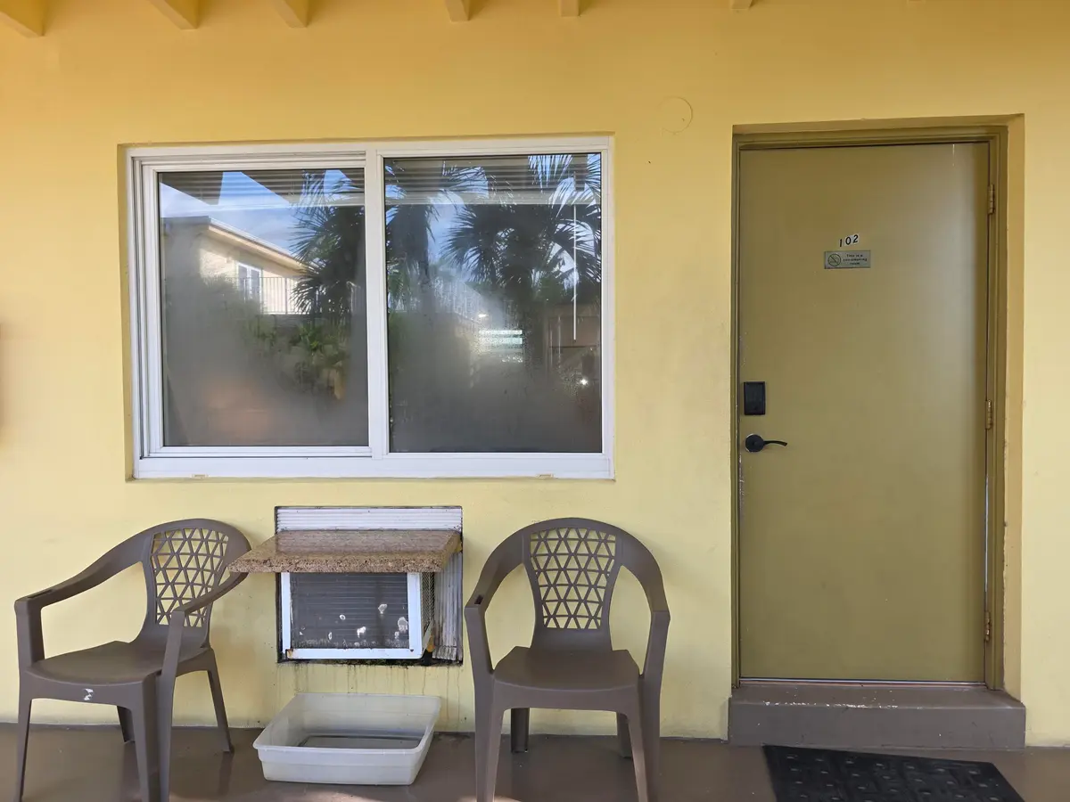 Apt 102 at 911 N Federal Highway 102, Lake Worth Beach
