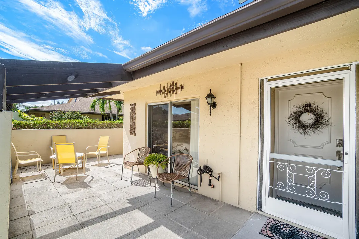 FRONT PATIO at 13837 VIA AURORA A, Delray Beach