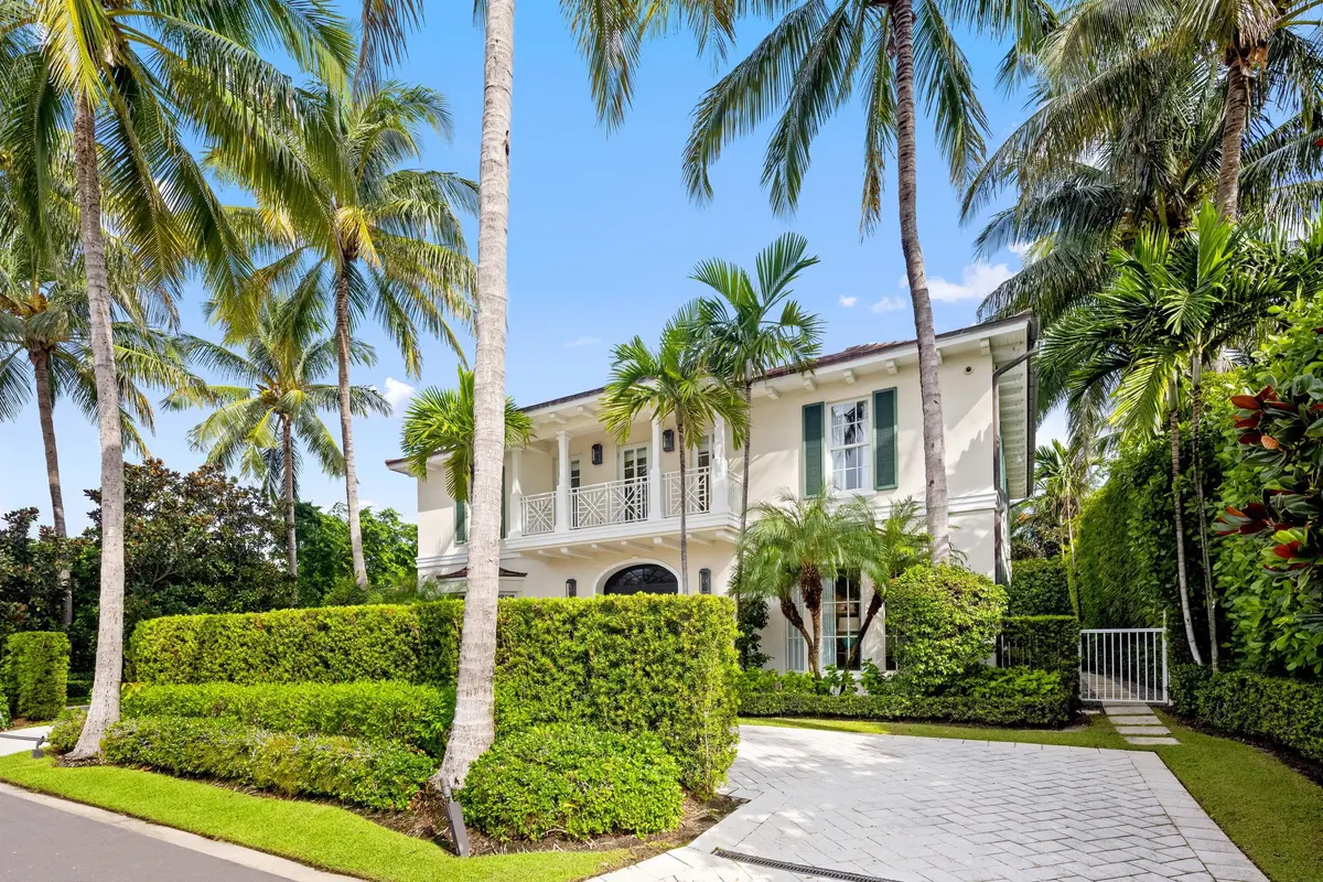 Driveway to Front at 253 Jamaica Lane, Palm Beach