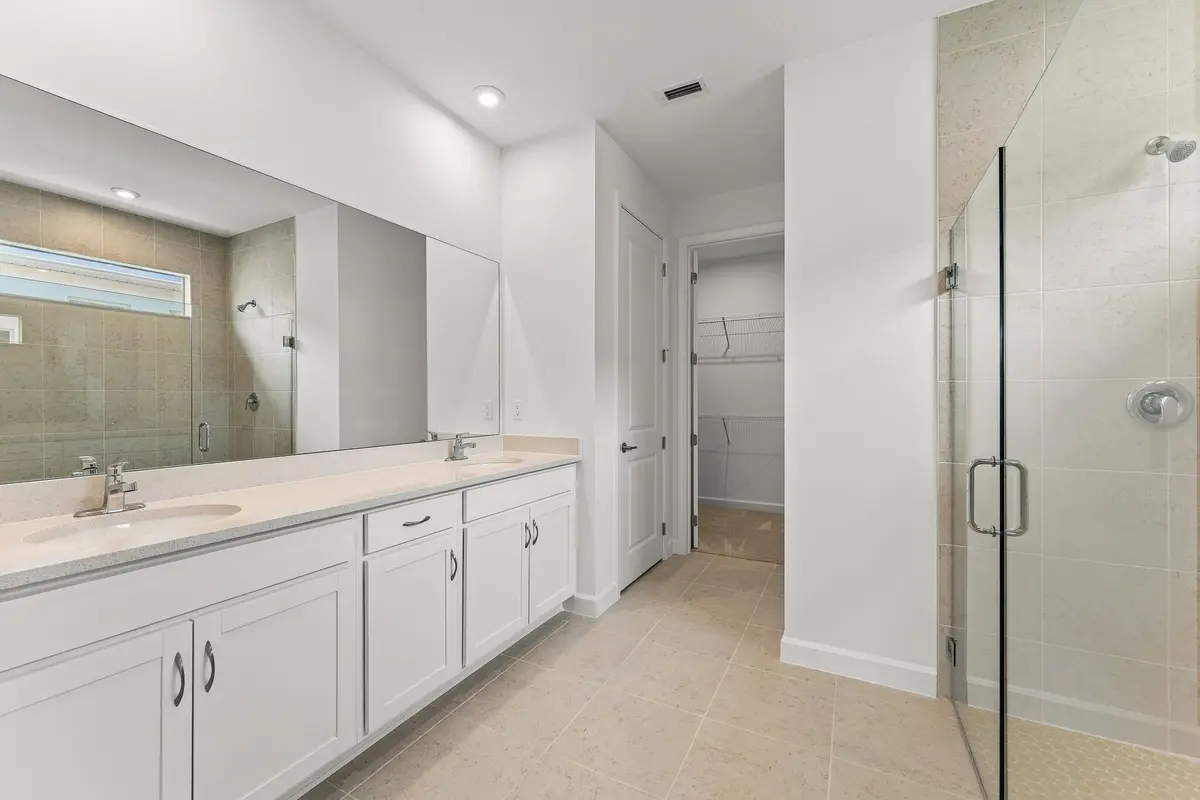 US_SEF_SAGE_LOT 233_OWNERS BATH at 11952 SW Pantone Street, Port St. Lucie