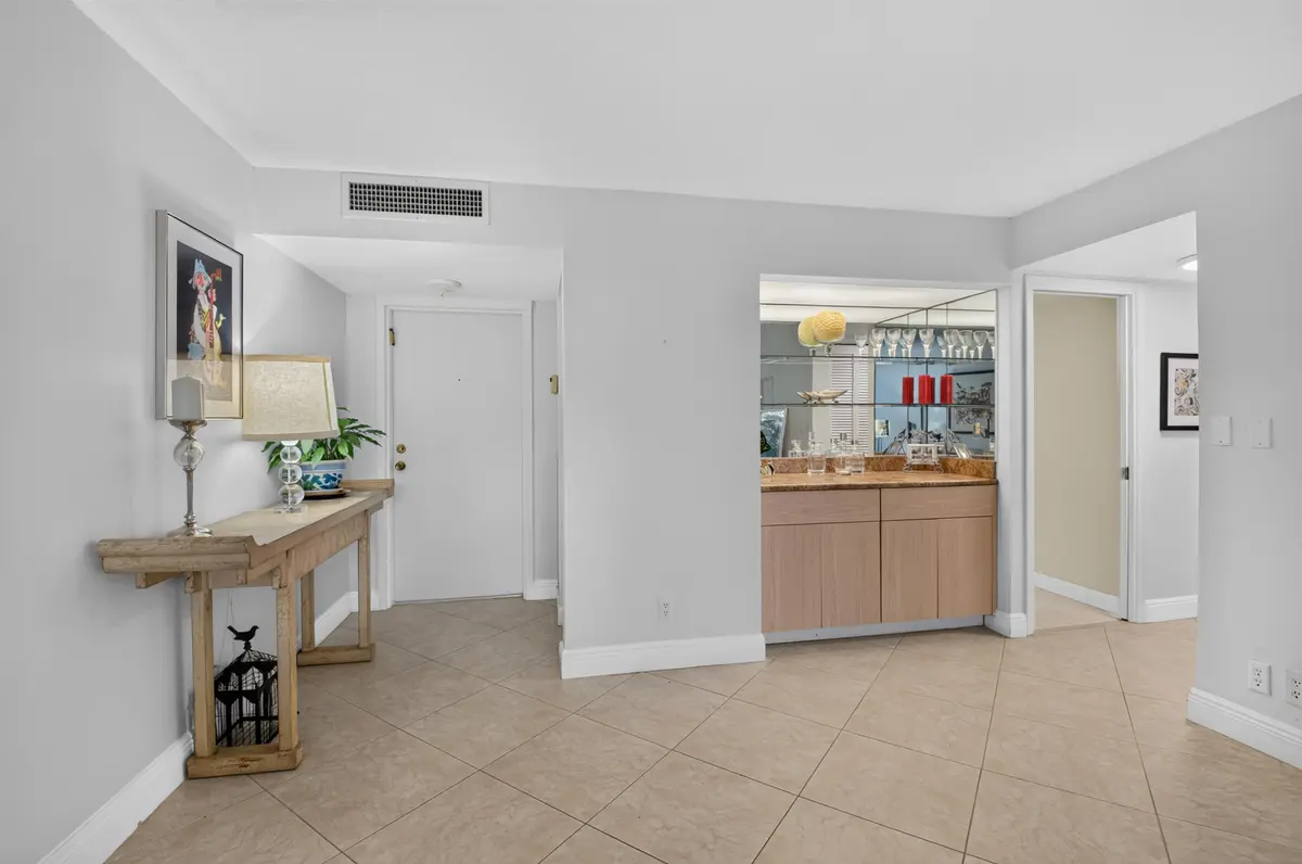 Entryway & Bar at 7786 Lakeside Boulevard 614, Boca Raton