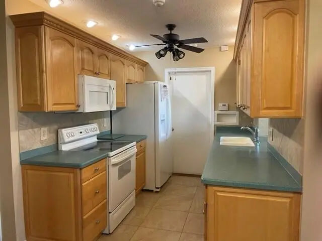 tim kitchen at 6347 Timberlakes Way, Delray Beach