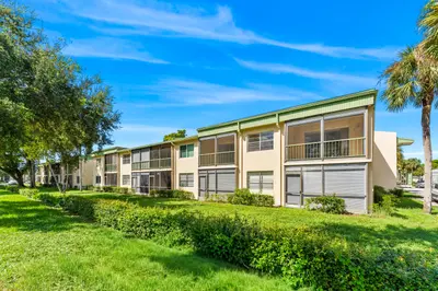 4148 NW 90th Avenue 201, Coral Springs – Condominium for sale