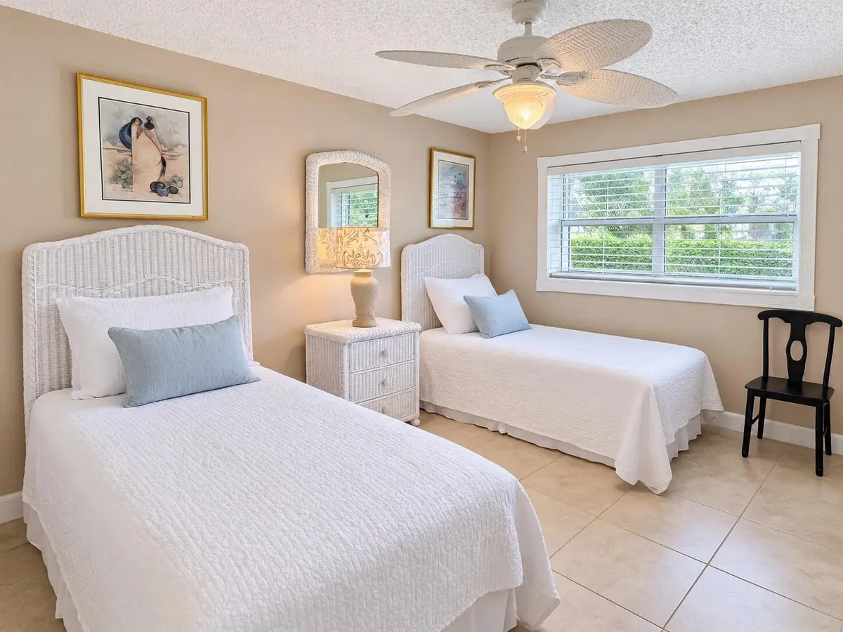 Bright Coastal Twin Bedroom Retreat at 22765 SW 66TH Avenue 104, Boca Raton