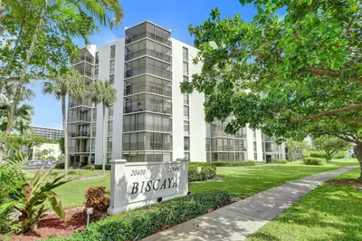 20400 W COUNTRY CLUB Drive 118, Aventura – Condominium for rent