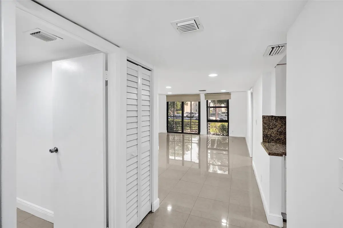 Photo 4 at 20400 W COUNTRY CLUB Drive 118, Aventura
