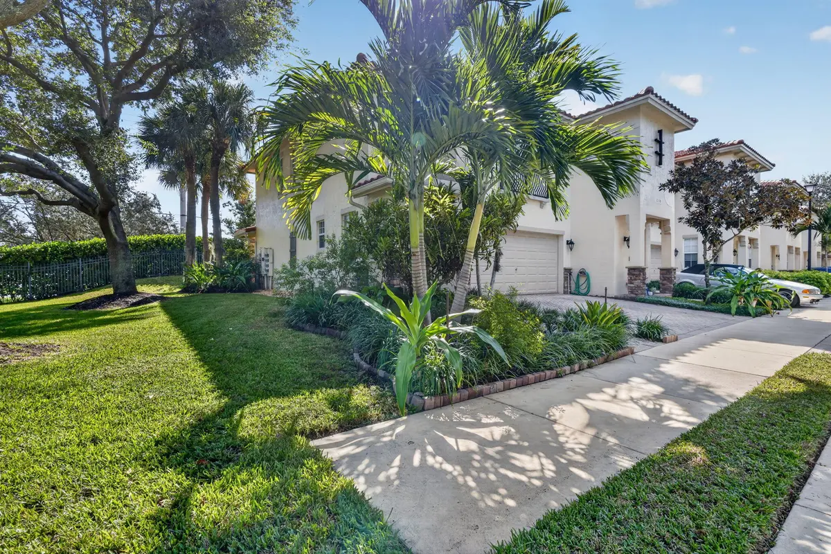 Cornor Townhome! at 1015 Ventnor Avenue 3A, Delray Beach