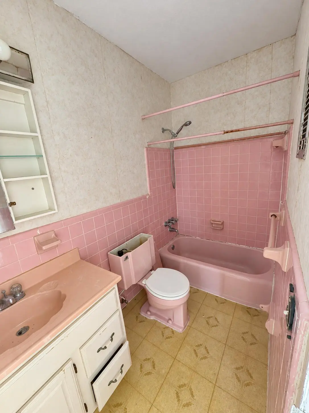 E0CDFC4C-5AE3-4602-B8A8-346B8372065B at 600 LAYNE Boulevard 211, Hallandale Beach