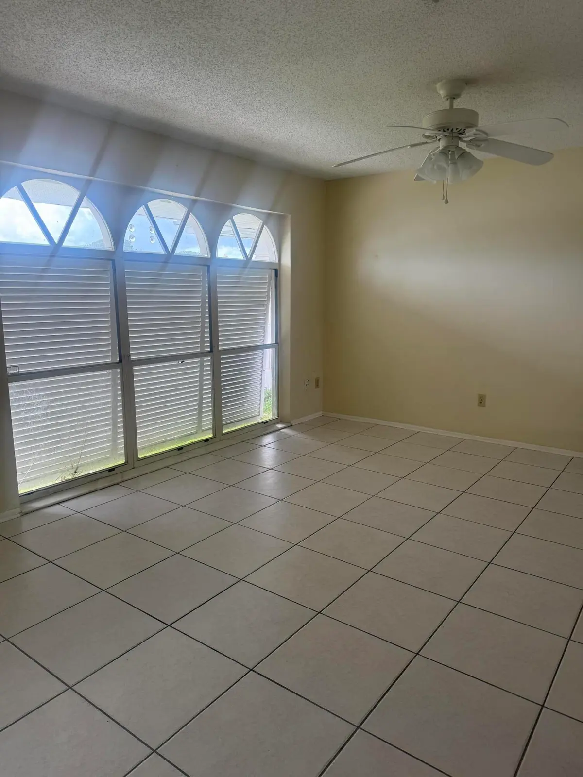 IMG_3547-preview at 639 SE HARBORVIEW Drive, Port St. Lucie