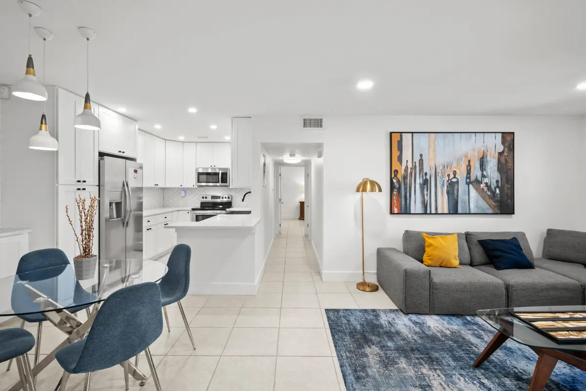 DSC05563 at 119 NE 19th Court G216, Wilton Manors