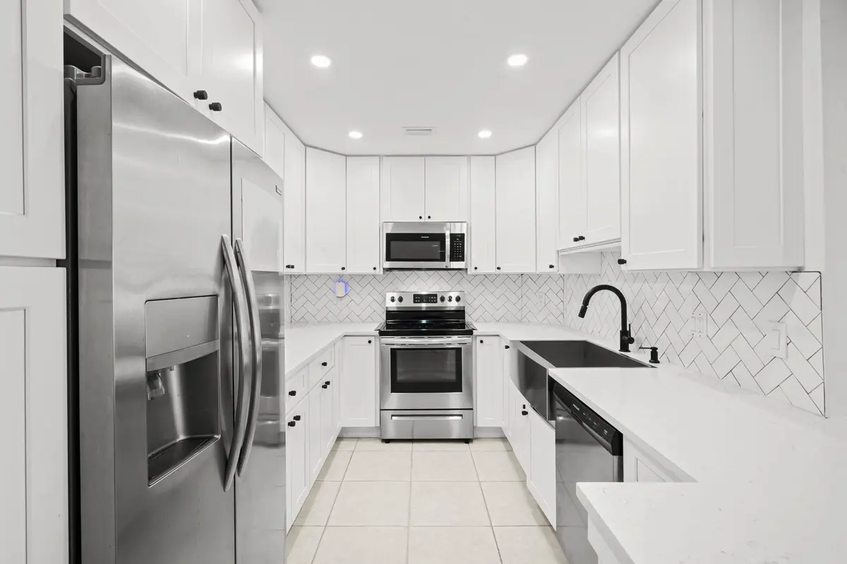 DSC05463 at 119 NE 19th Court G216, Wilton Manors