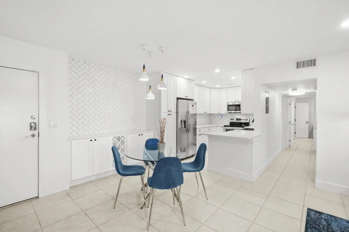 DSC05458 at 119 NE 19th Court G216, Wilton Manors