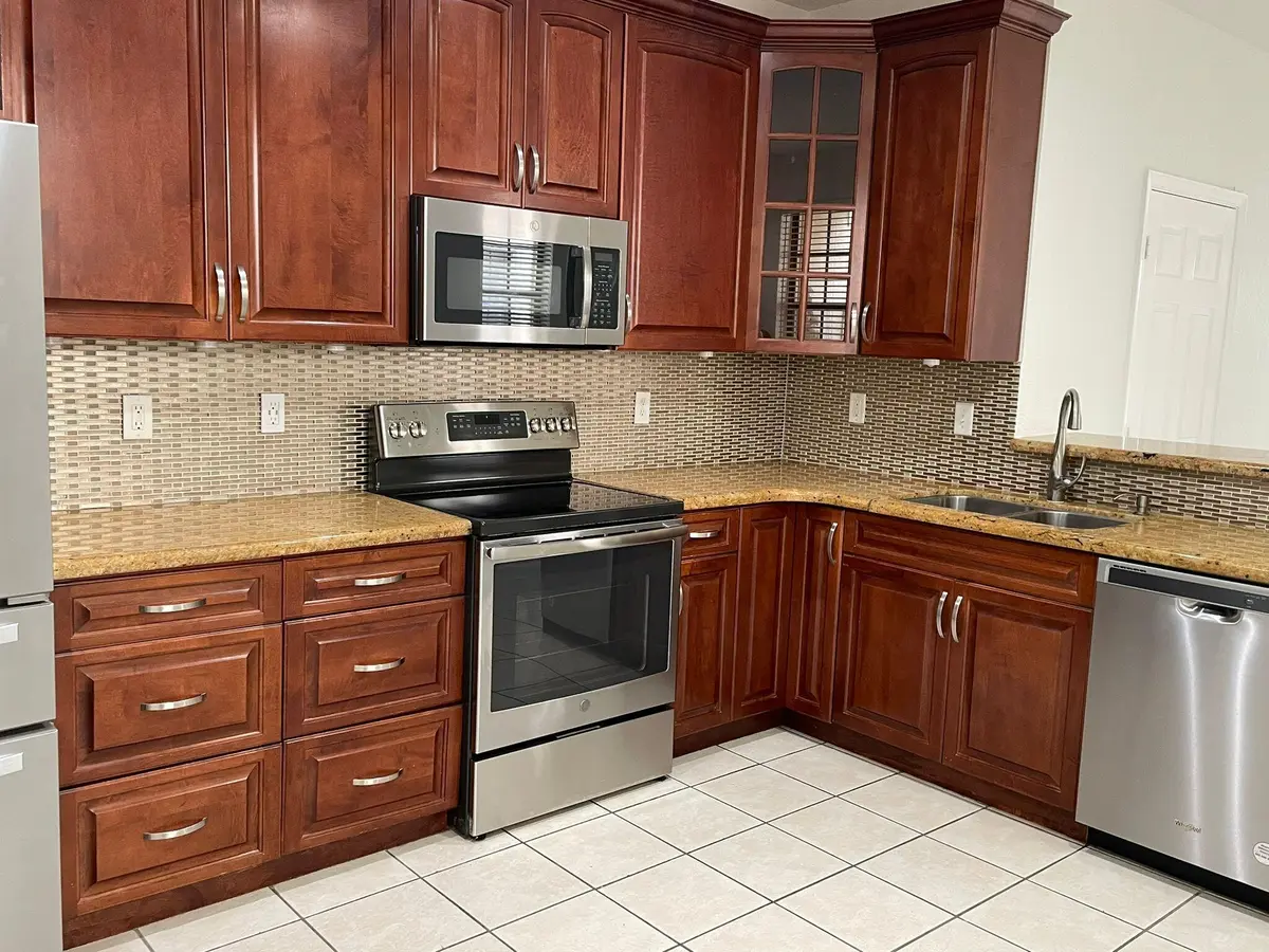 4851 10 at 4158 FOREST Drive, Weston