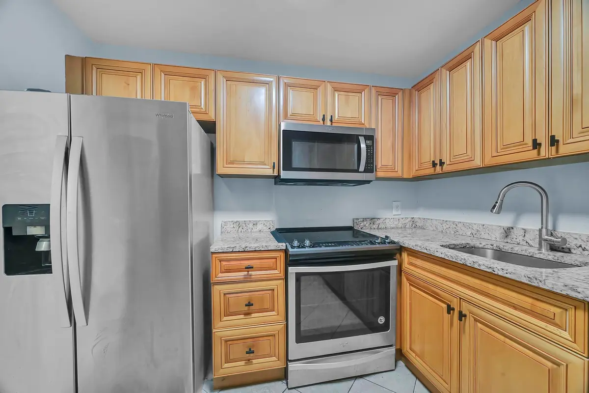 kitchen at 134 S CYPRESS Road 425, Pompano Beach
