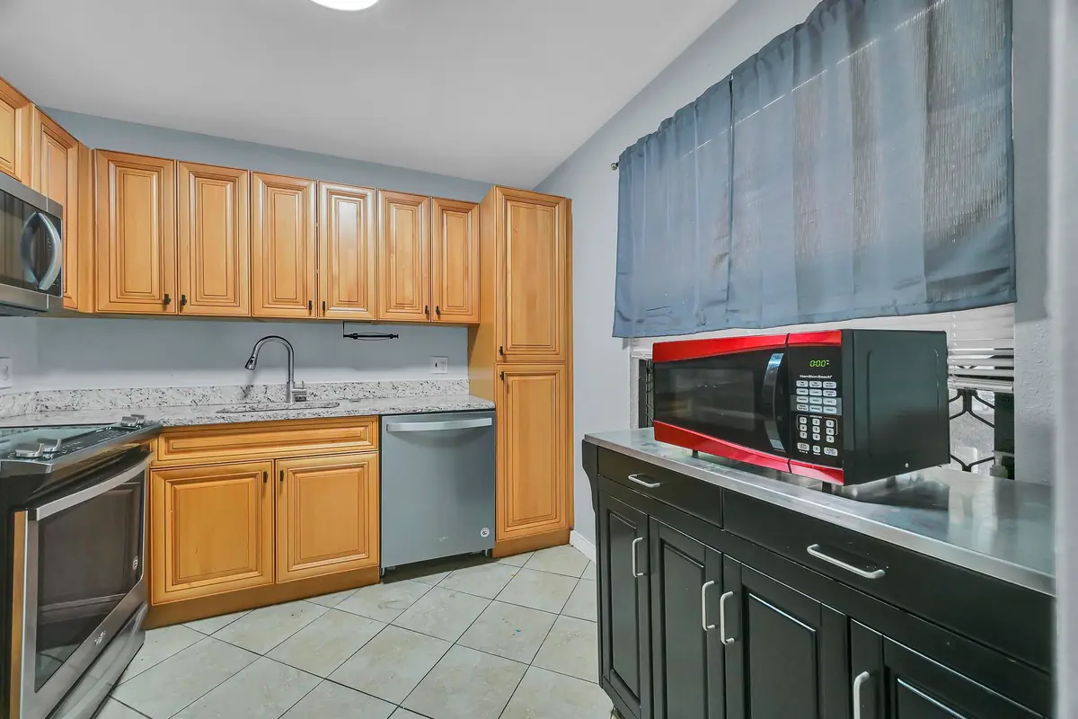 kitchen at 134 S CYPRESS Road 425, Pompano Beach