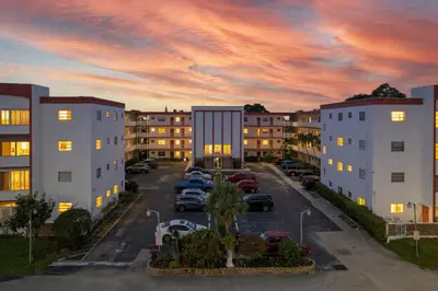 4000 NW 44TH Avenue 208, Lauderdale Lakes – Condominium for sale