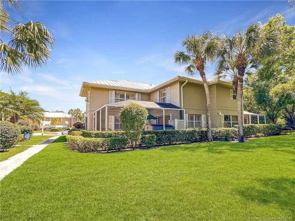 front lakemont at 2873 SW LAKEMONT Place, Palm City