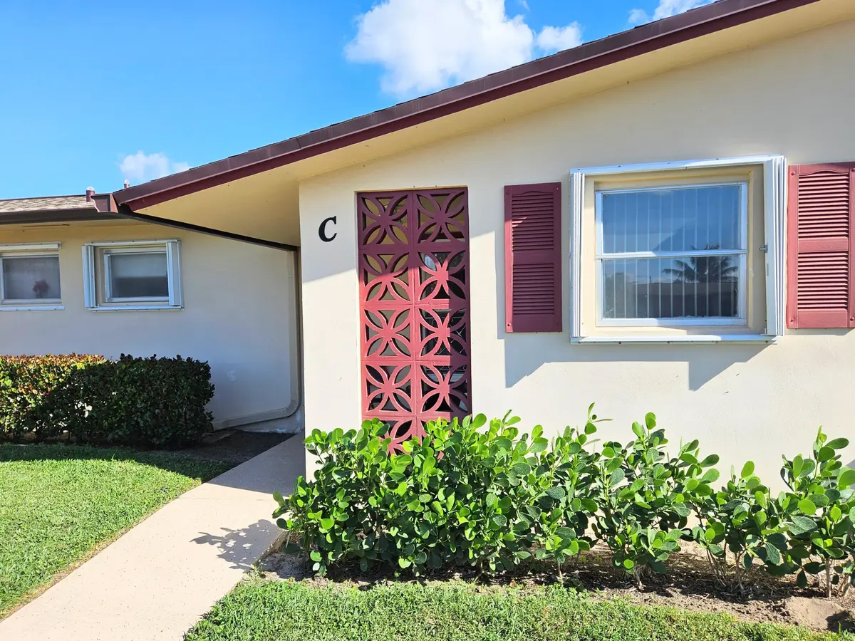 Front at 2950 CROSLEY Drive C, West Palm Beach