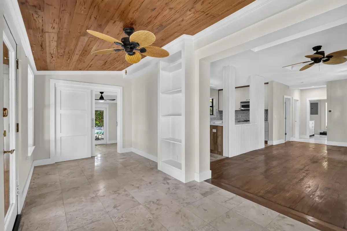 Entry Room at 106 SE 7TH Avenue 1, Delray Beach
