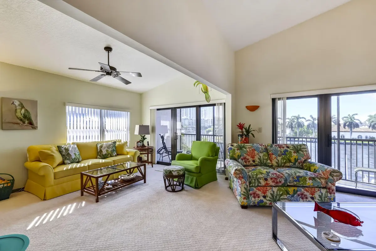 7-web-or-mls-8I8A1272 at 3208 SE 12TH Street 301, Pompano Beach