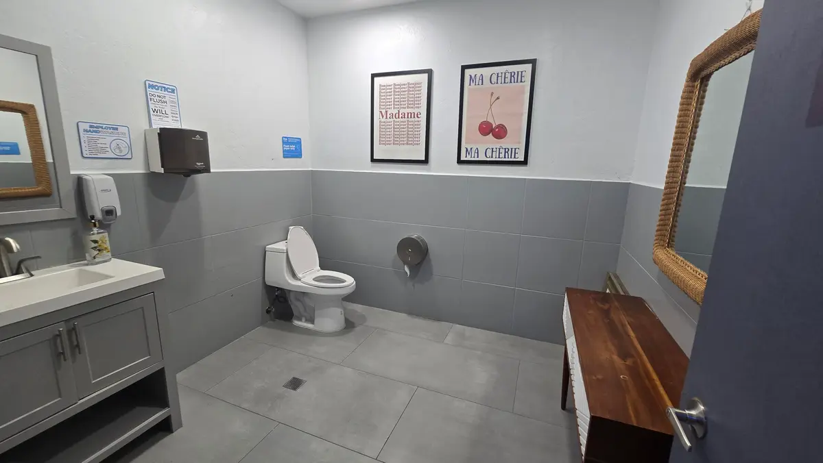 Bathroom 1 at 1918 HARRISON Street 214, Hollywood
