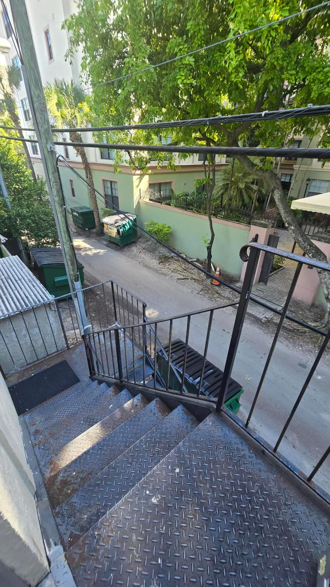 Back fire escape at 1918 HARRISON Street 214, Hollywood