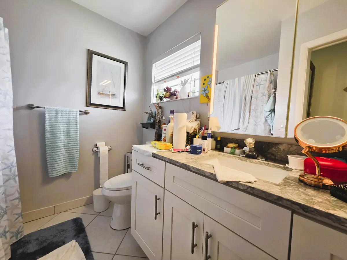 Bath at 2747 Dudley Drive C, West Palm Beach