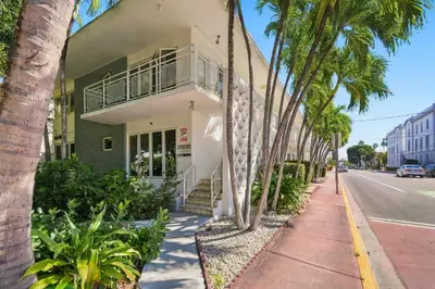 745 13th Street 10, Miami Beach – Condominium for rent