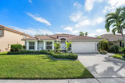5696 Muirfield Village Circle, Lake Worth – Single Family Residence for sale