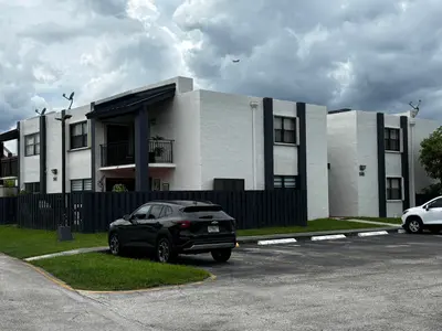 540 W PARK Drive 101-1, Miami – Condominium for rent