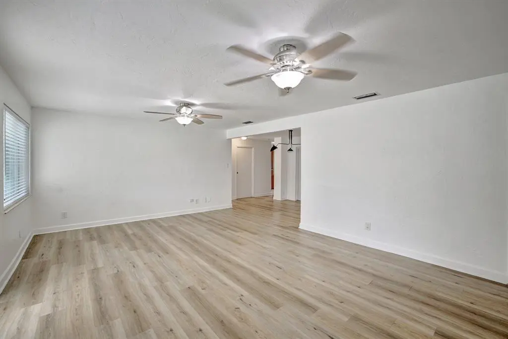 living room at 5615 FREEDOM Street, Hollywood