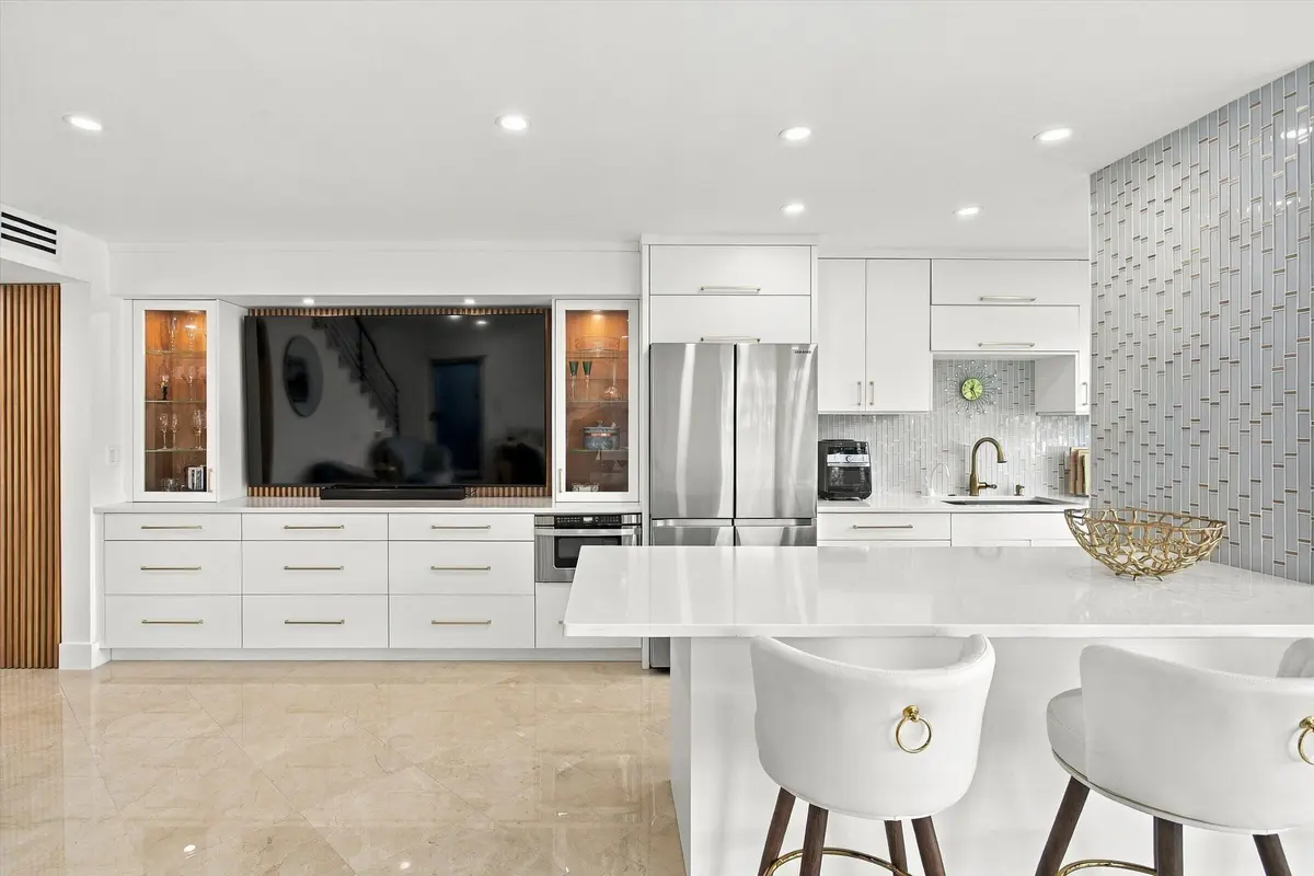 24-photo-d-47 at 180 Isle Of Venice Drive 102, Fort Lauderdale