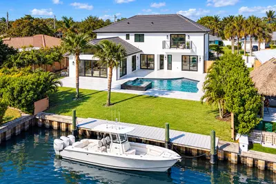 8 LEEWARD Circle, Tequesta – Single Family Residence for sale