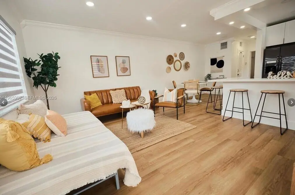 pic 5 at 1232 SW 30TH Place 1232, Miami