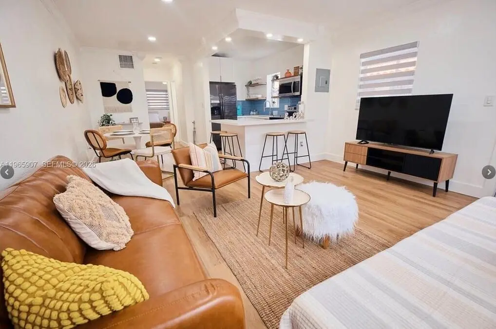pic 6 at 1232 SW 30TH Place 1232, Miami
