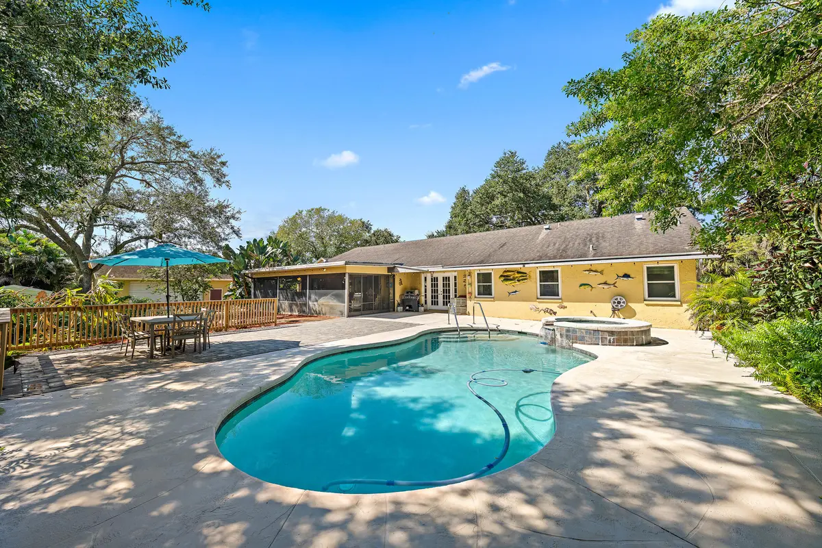 Swimming Pool & Rear Exterior at 15606 87th Trail, Palm Beach Gardens
