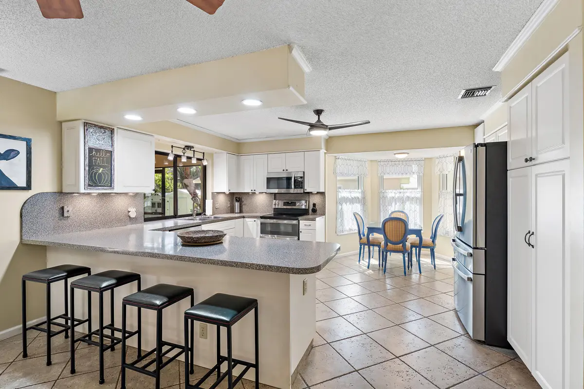 Kitchen at 15606 87th Trail, Palm Beach Gardens