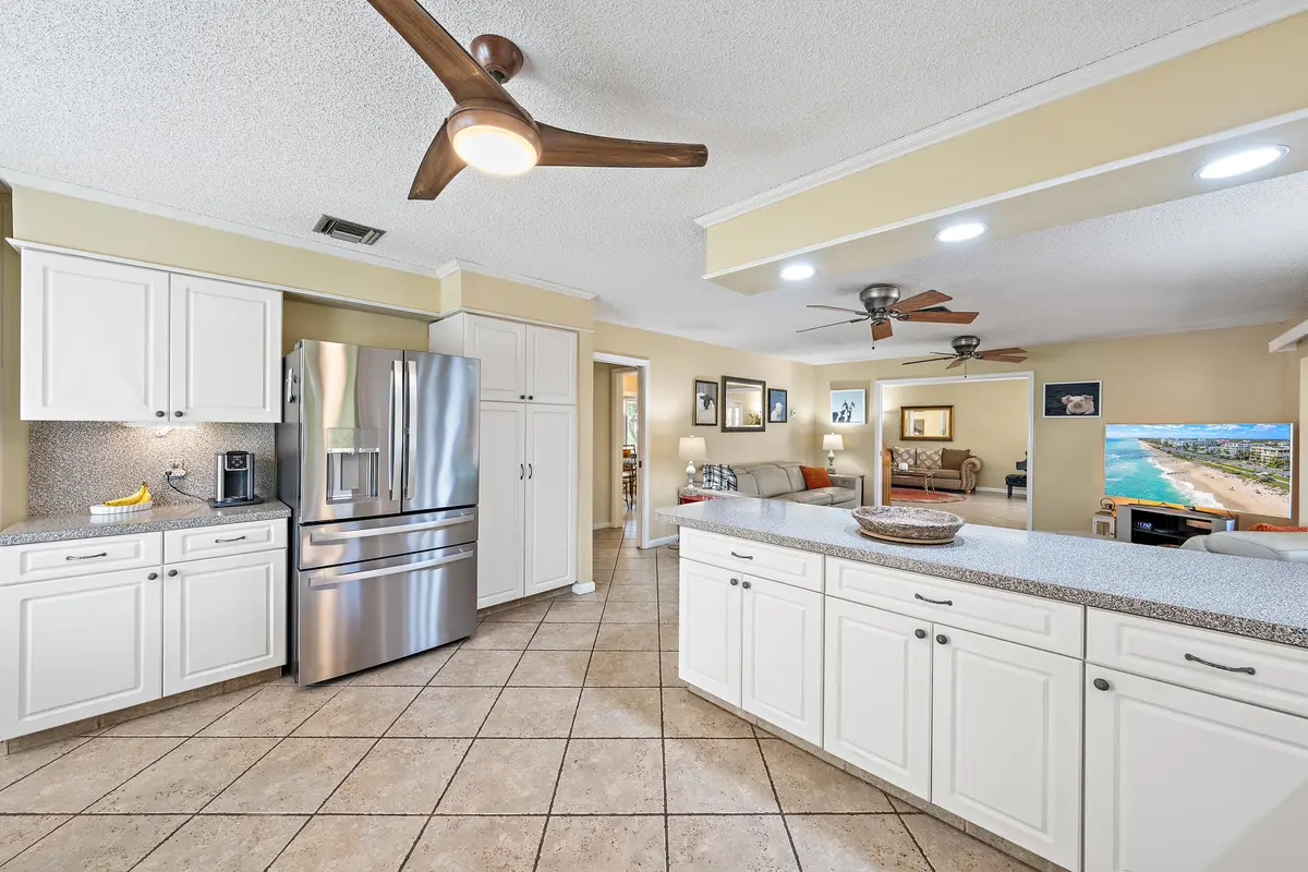 Kitchen at 15606 87th Trail, Palm Beach Gardens