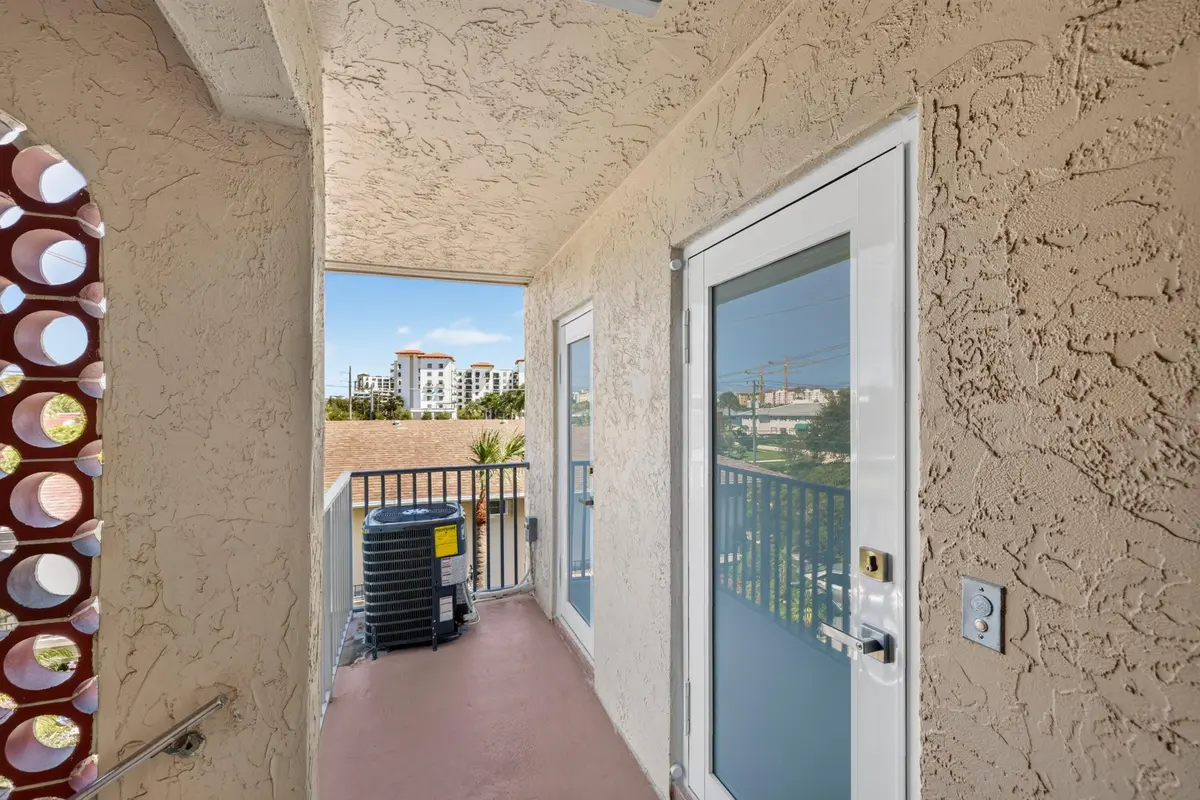 30-8I8A1908 at 331 SW 8TH 3F, Boca Raton