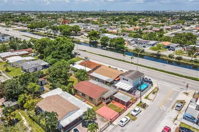 378 W 39th Place, Hialeah – Single Family Residence for rent