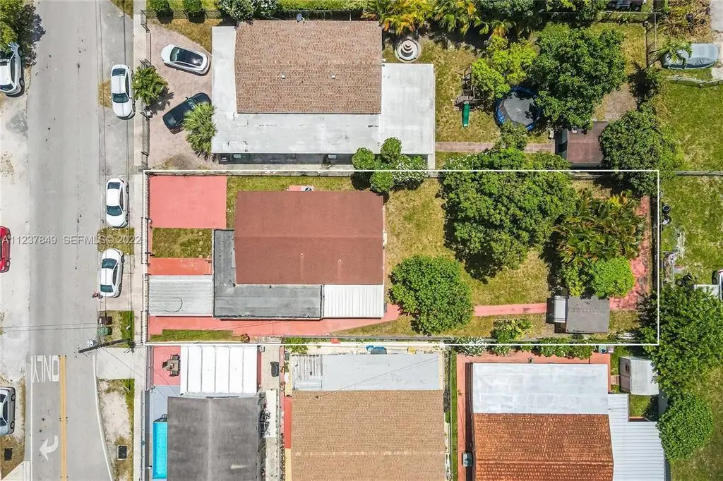 Large yard at 378 W 39th Place, Hialeah