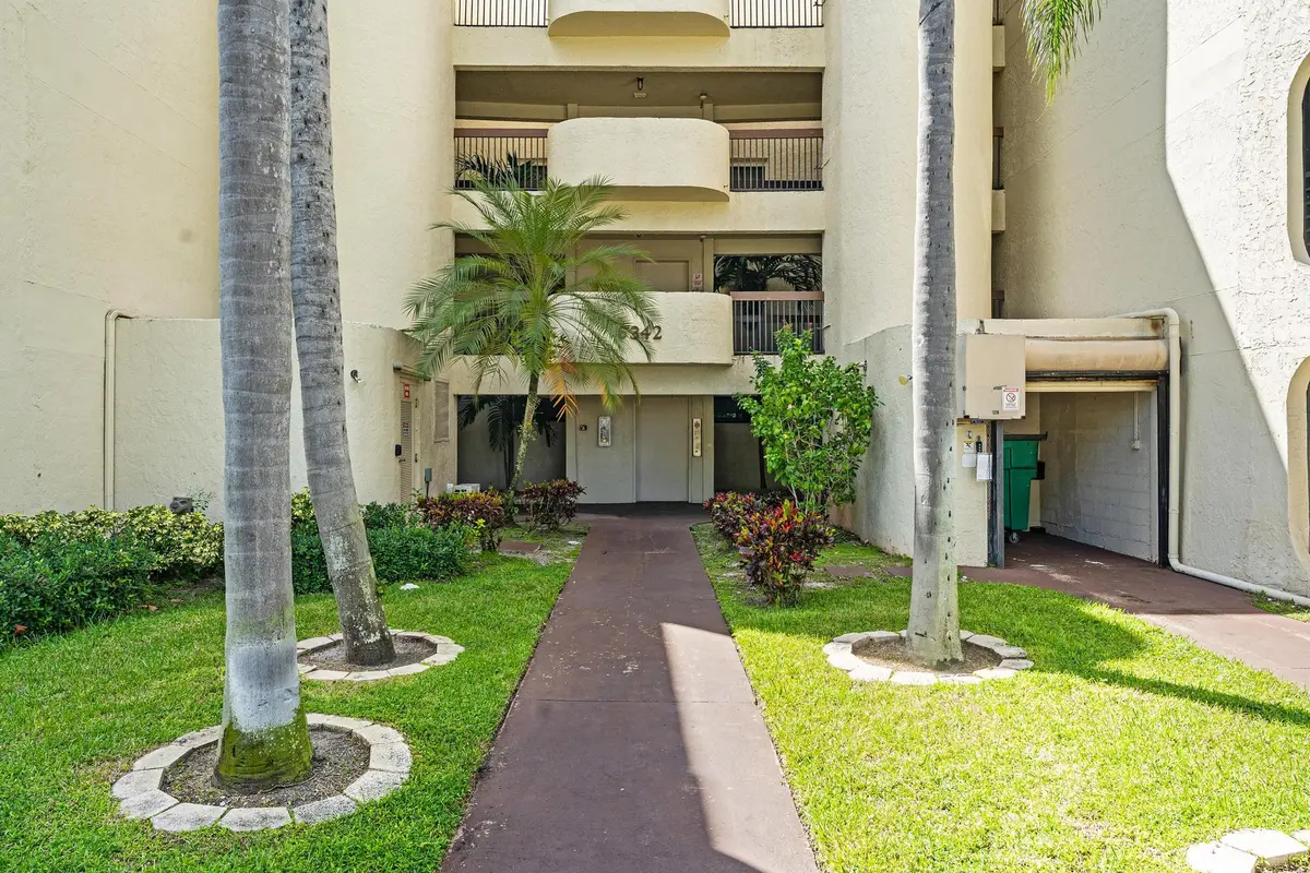 6342 Longboat Lane West #C403, Boca Rato at 6342 LONGBOAT Lane 403, Boca Raton