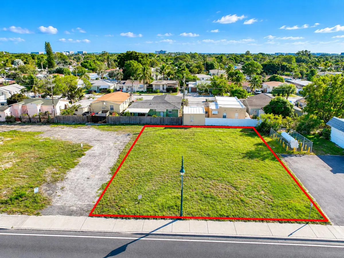 Red-Bordered Vacant Lot in Sunny Suburbi at 1616 N Dixie Highway, Lake Worth Beach